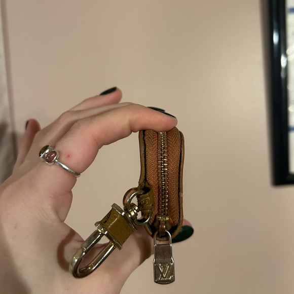 Mini LV keychain coin holder - Picture 3 of 4